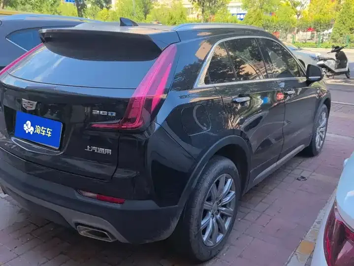 Cadillac XT4 2022 28T Two-Drive Luxury Model 3
