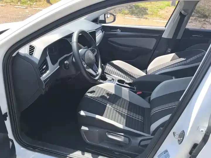 Bora 2023 200TSI DSG Smooth Edition 11