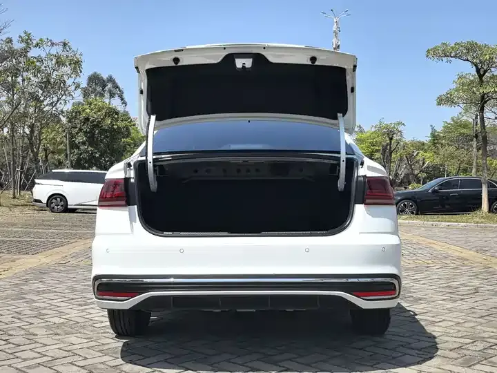 Bora 2023 200TSI DSG Smooth Edition 8