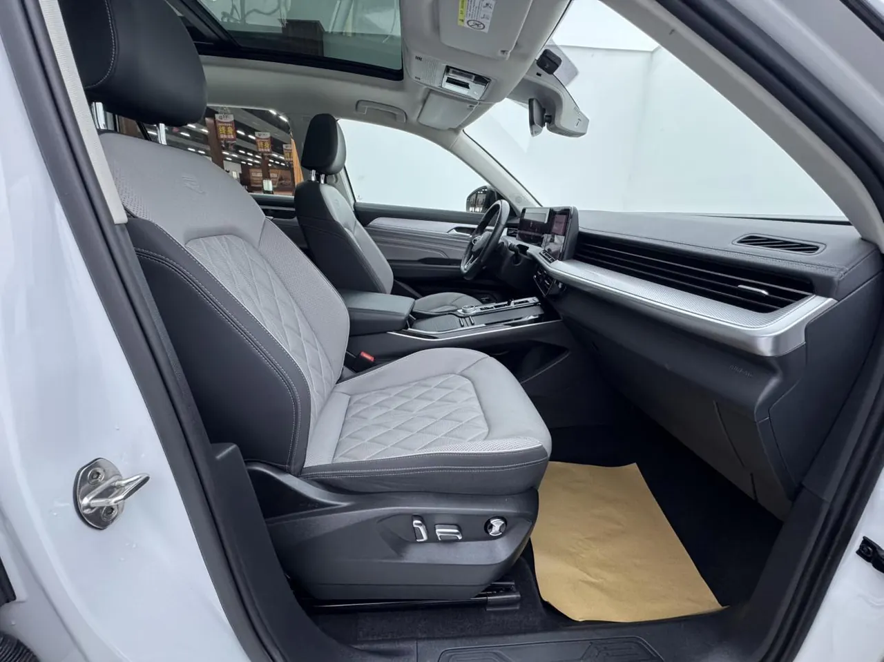 Volkswagen 2023 model tour R-Line 2.0TSI 380TSI four-wheel drive parade version automatic gear 10