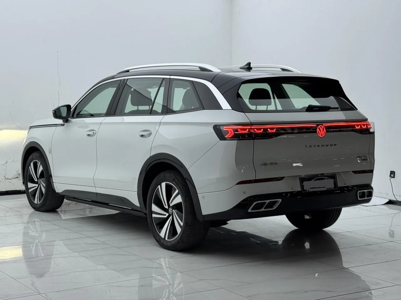 Volkswagen 2023 model tour R-Line 2.0TSI 380TSI four-wheel drive parade version automatic gear 14