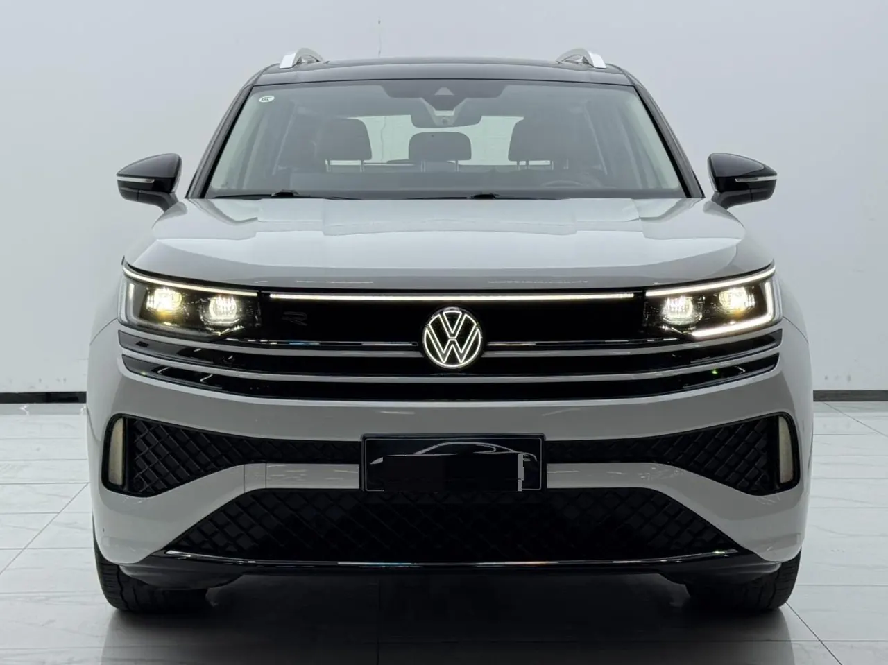 Volkswagen 2023 model tour R-Line 2.0TSI 380TSI four-wheel drive parade version automatic gear 2