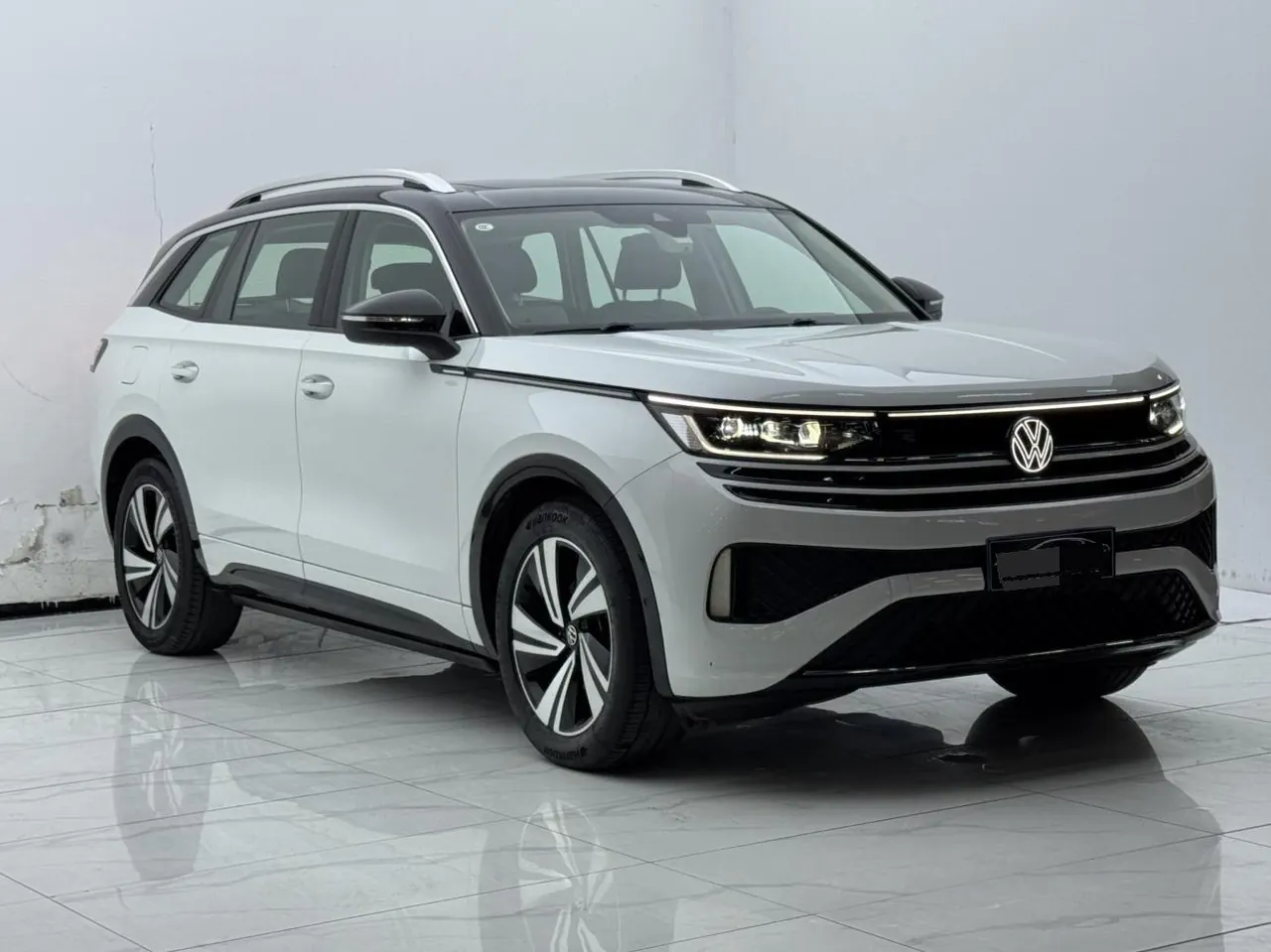 Volkswagen 2023 model tour R-Line 2.0TSI 380TSI four-wheel drive parade version automatic gear 3