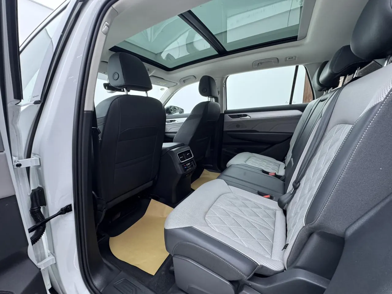 Volkswagen 2023 model tour R-Line 2.0TSI 380TSI four-wheel drive parade version automatic gear 9