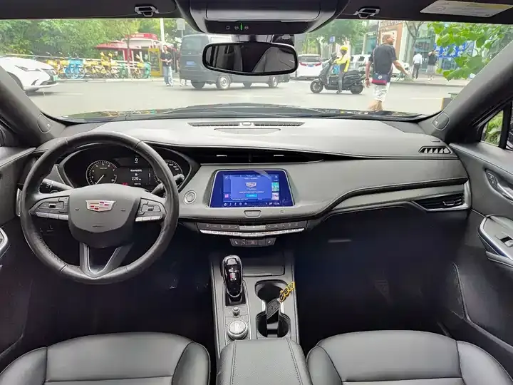 Cadillac XT4 2021 28T Two-Drive Leading Model 10