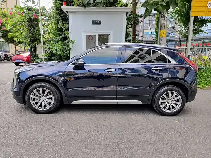 Cadillac XT4 2021 28T Two-Drive Leading Model 3