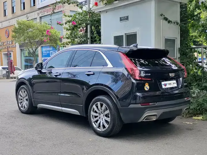 Cadillac XT4 2021 28T Two-Drive Leading Model 4