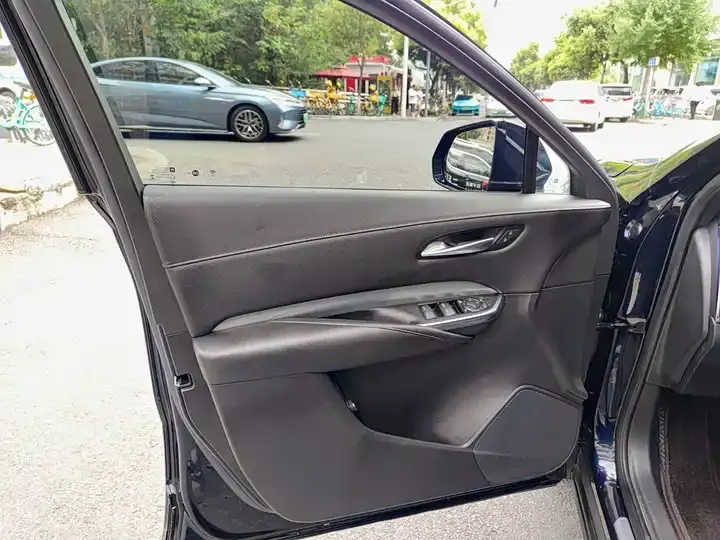 Cadillac XT4 2021 28T Two-Drive Leading Model 6