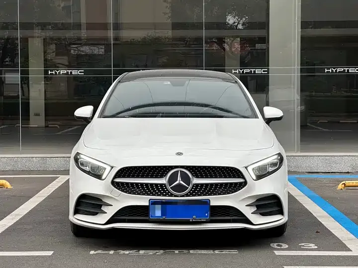 打开图片灯箱:Mercedes Benz Class A 2022 Model to Class II A 200 L Sports Car Fashion Model