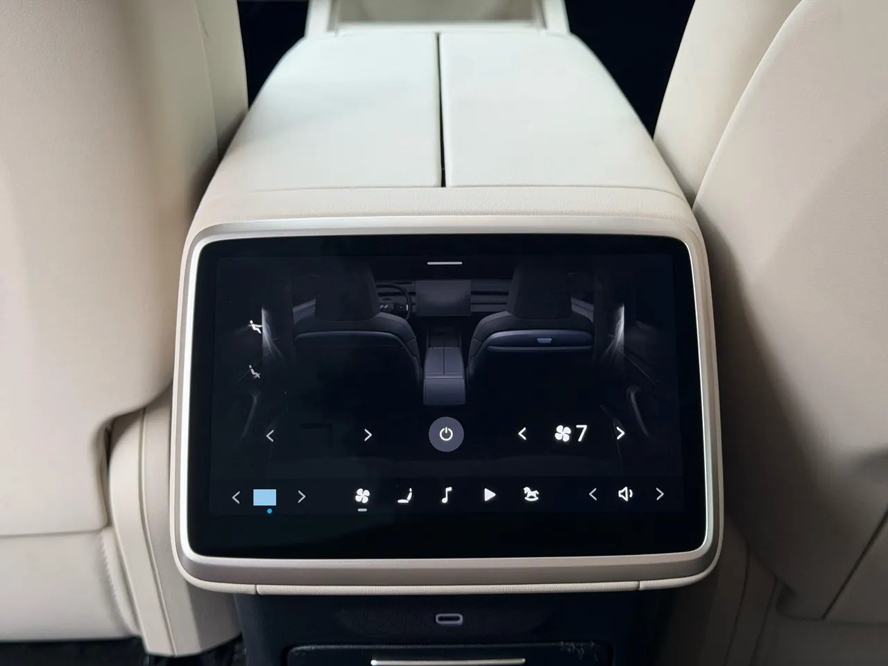 ONVO 2025 L60 60kWh four-wheel drive version automatic gear 3