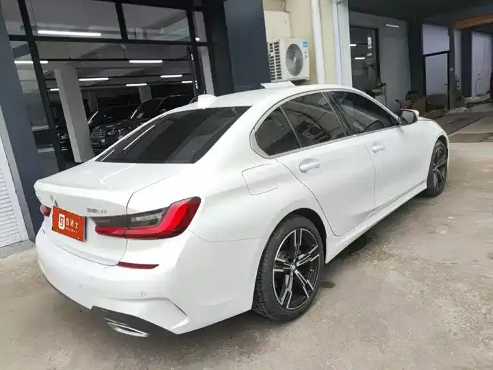BMW 3 Series 2022 325i M Sports Suit 4