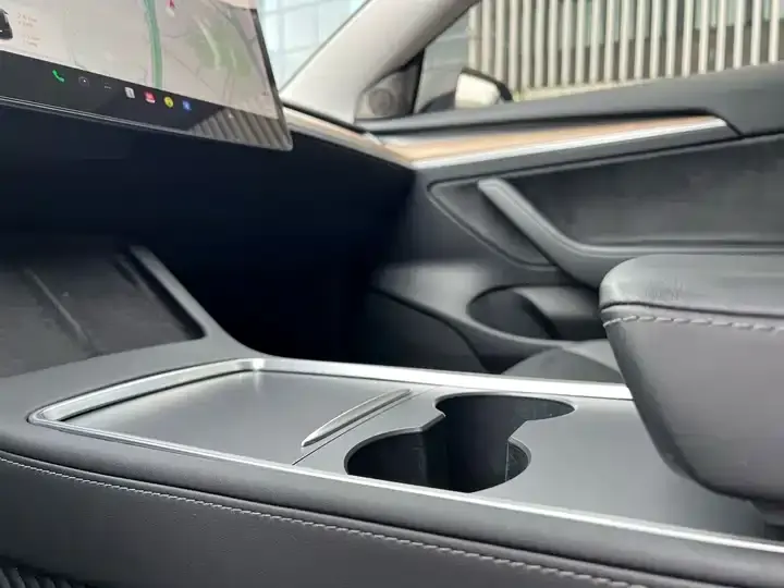 2022 Model 3 Rear-Wheel Drive Version 5