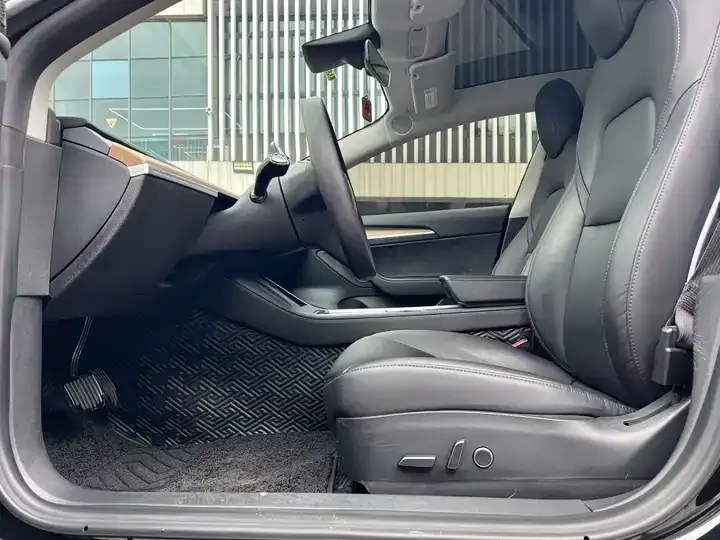 2022 Model 3 Rear-Wheel Drive Version 6