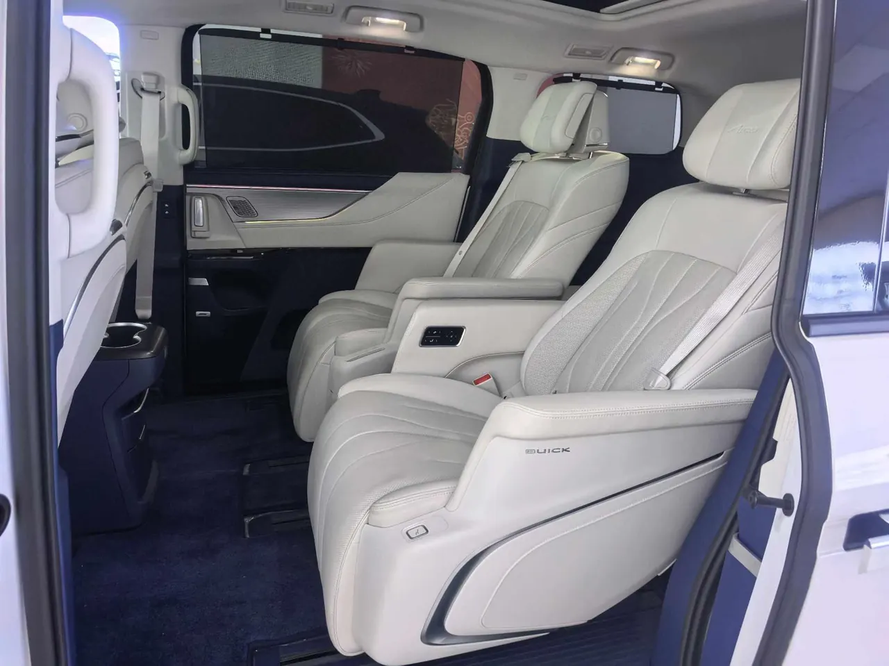 Buick 2024 GL8 Lu Zun PHEV 1.5T Luxury Edition 6-seat Automatic Gear 3
