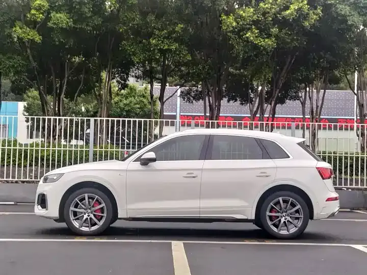 Audi Q5L 2022 model 40T Luxury Dynamic Edition 4