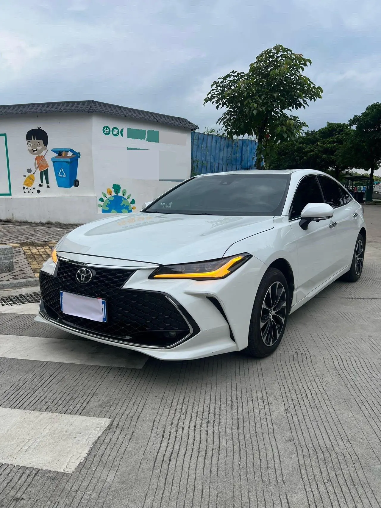 Toyota 2023 Asian Dragon 2.5 Deluxe Edition Automatic - View 1