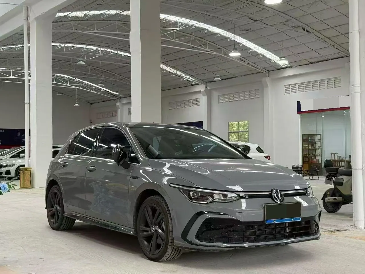 Volkswagen 2023 Golf 8 R-Line 1.4TSI 280TSI Lite Automatic 3