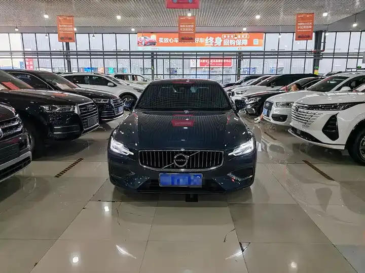 Volvo S60 2022 B4 Zhiyi Deluxe Edition 2