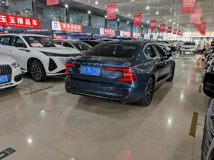 Volvo S60 2022 B4 Zhiyi Deluxe Edition 4