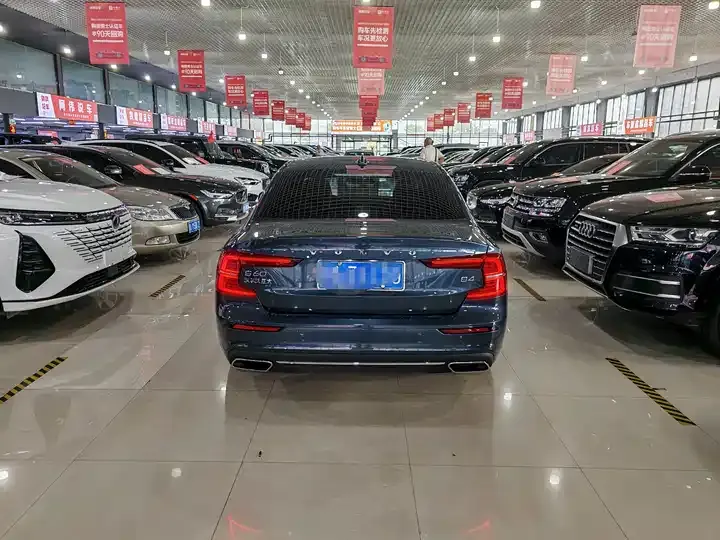 Volvo S60 2022 B4 Zhiyi Deluxe Edition 5