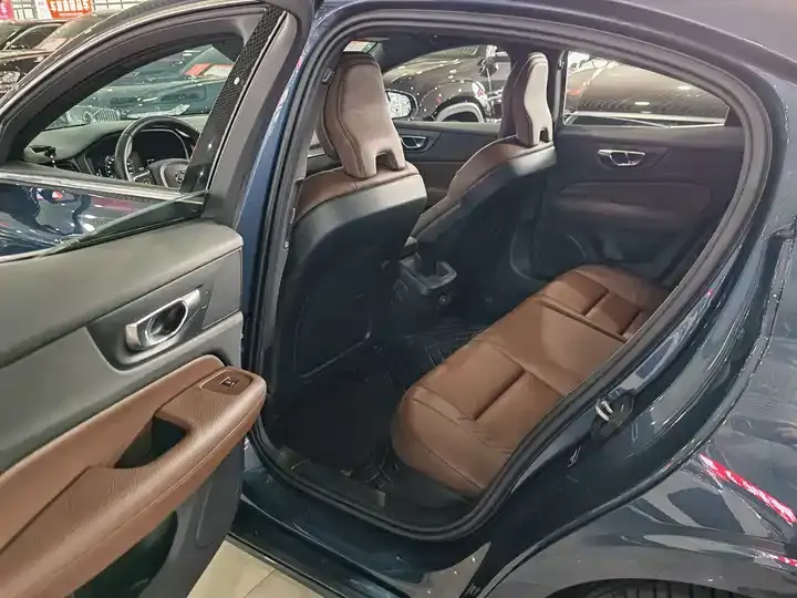 Volvo S60 2022 B4 Zhiyi Deluxe Edition 8