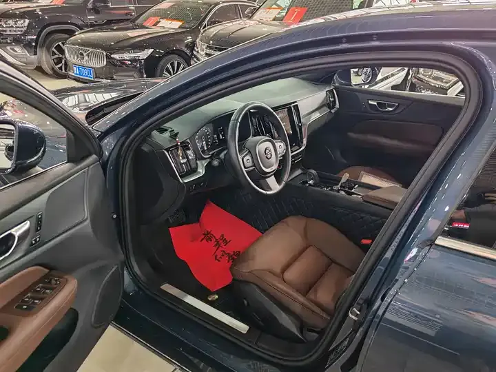 Volvo S60 2022 B4 Zhiyi Deluxe Edition 9