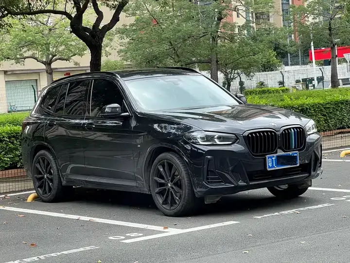 BMW X3 2023 facelift xDrive30i exclusive M obsidian night suit 2