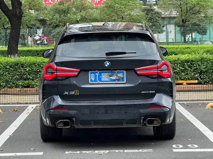 BMW X3 2023 facelift xDrive30i exclusive M obsidian night suit 4