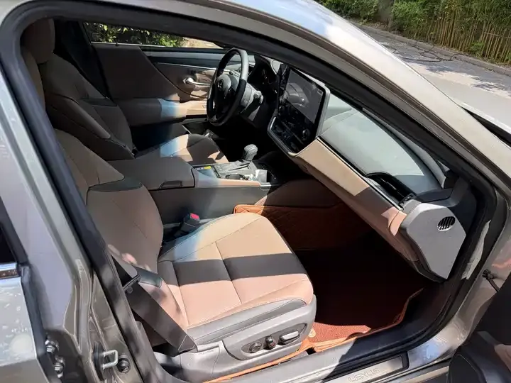 Lexus ES 2025 Model 200 Prestige Edition 8