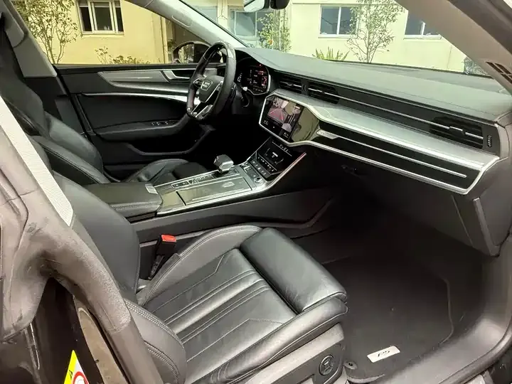 Audi A7 2023 45 TFSI Selection 8