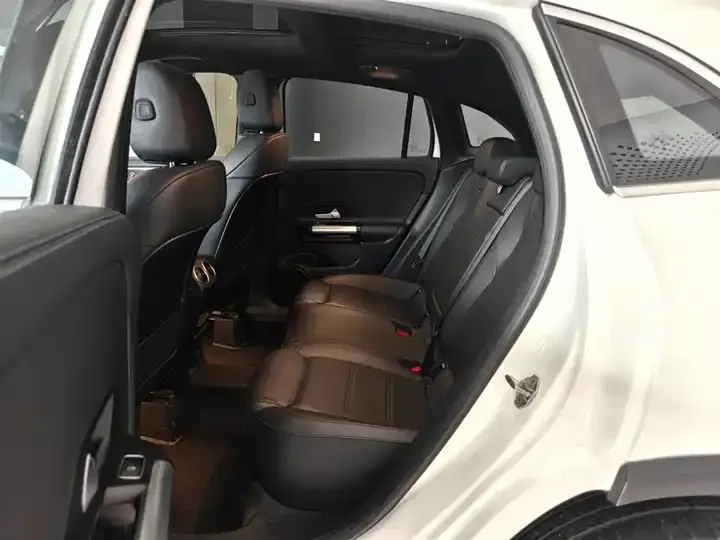 Mercedes Benz GLA 2023 GLA 220 9
