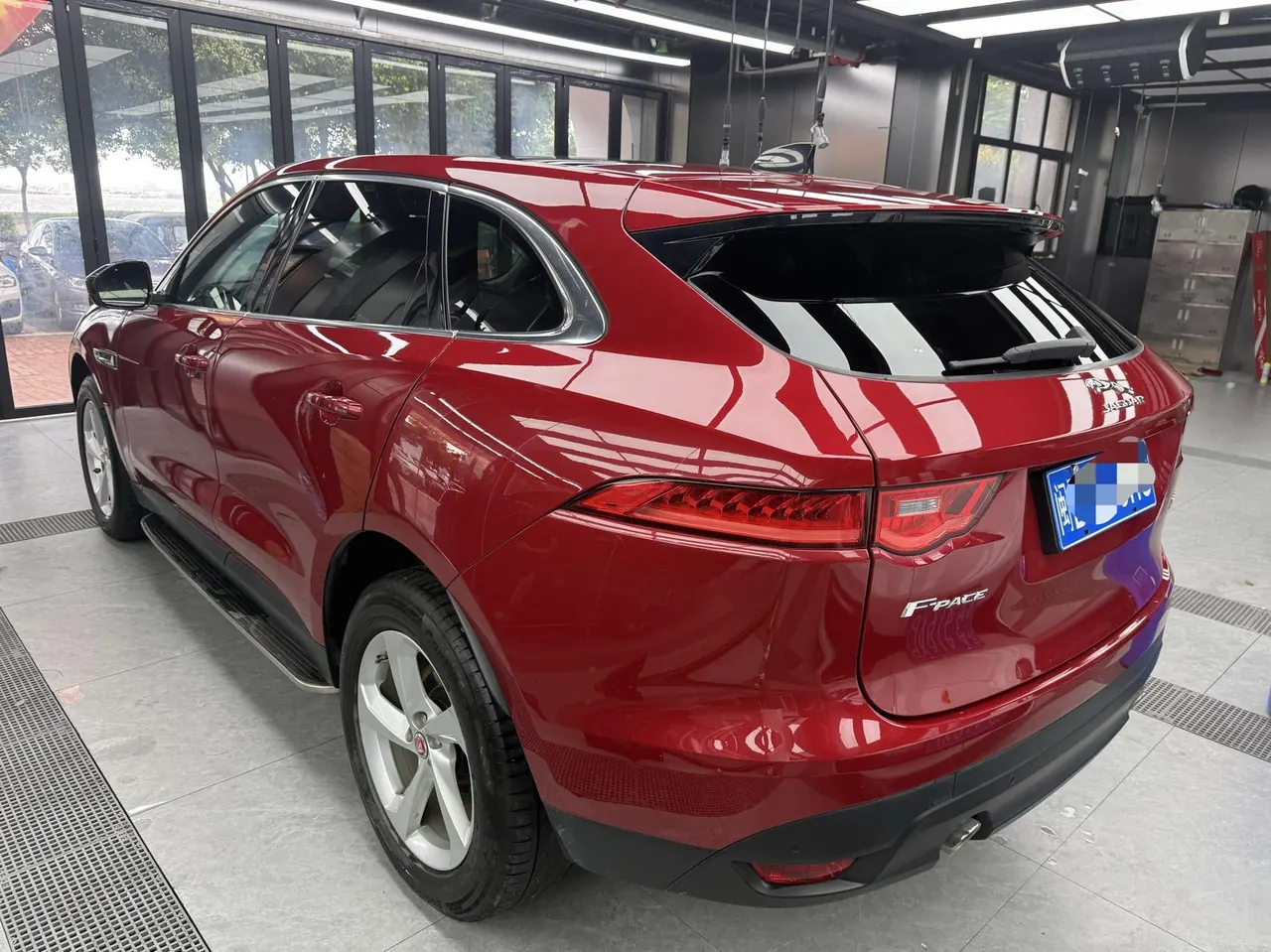 打开图片灯箱:Jaguar F-PACE (Imported) 2020 F-PACE 2.0T City Premium Edition Automatic Gear