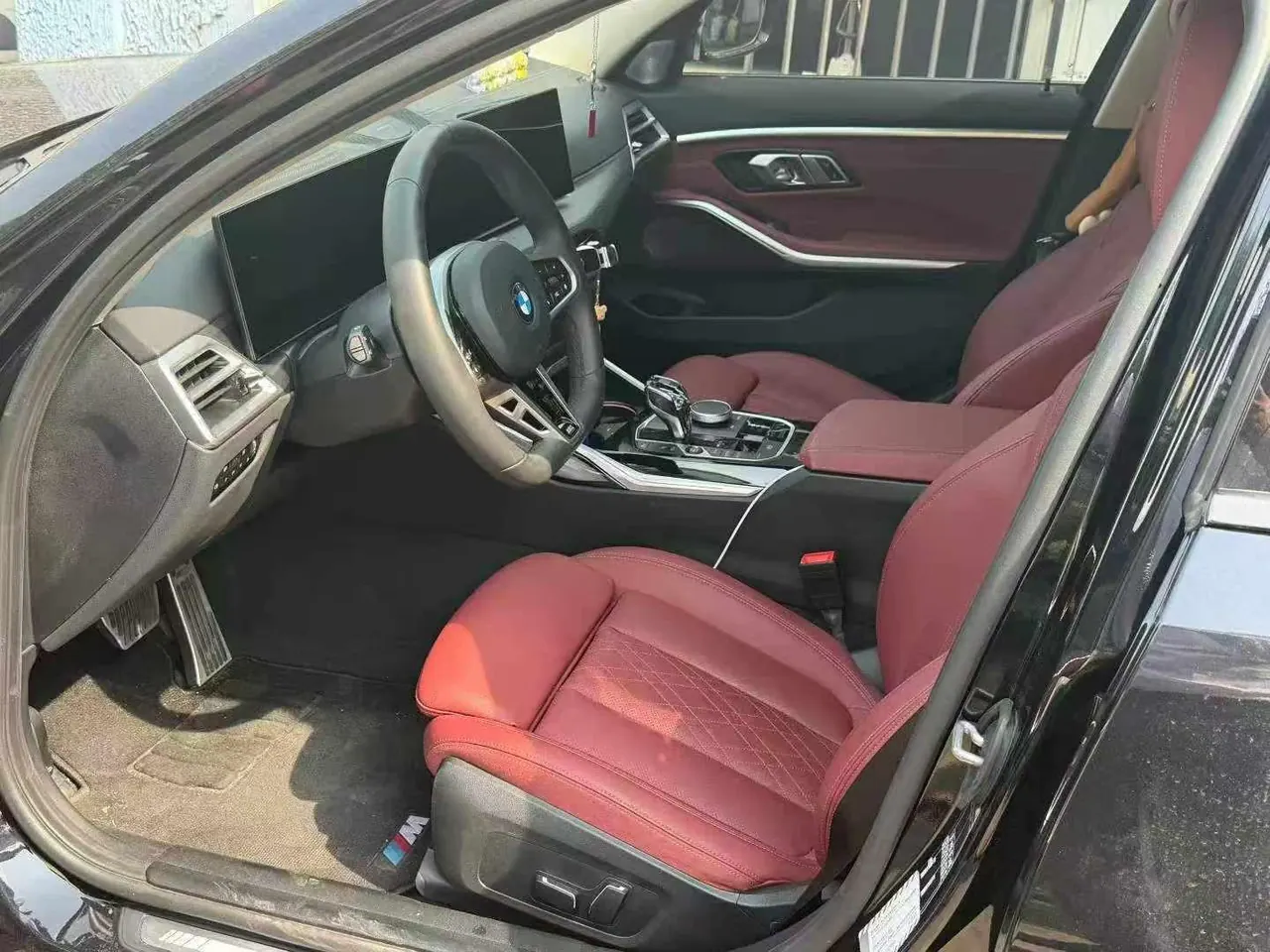 BMW 3 Series 2025 model 325i 2.0T M Sport Package automatic transmission 2