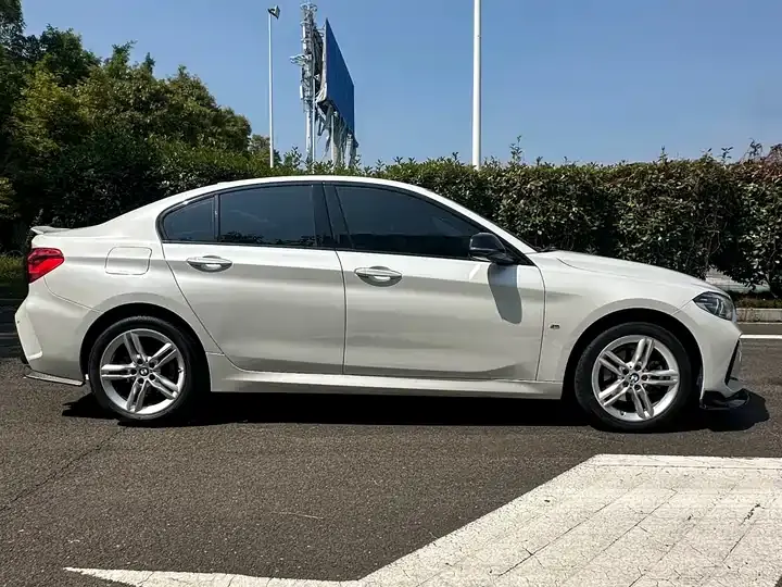BMW 1 Series 2021 120i M Sports Obsidian Night Edition 4