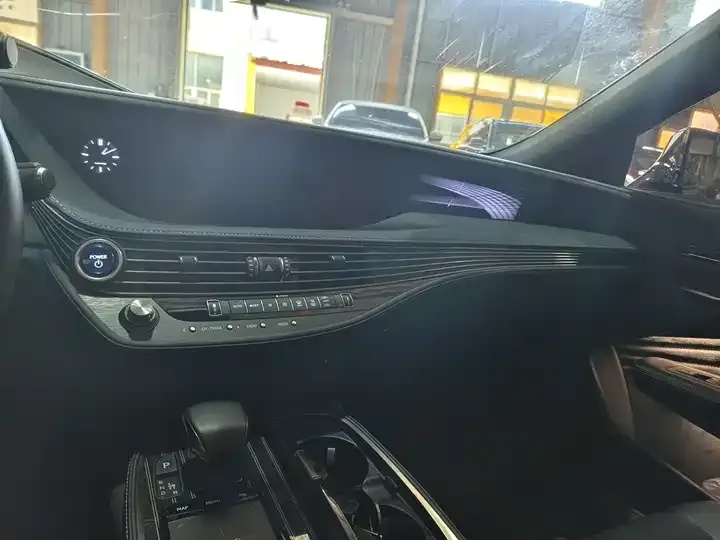 Lexus LS 2020 500h Excellent Edition Country VI 12