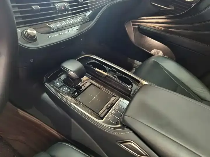 Lexus LS 2020 500h Excellent Edition Country VI 7