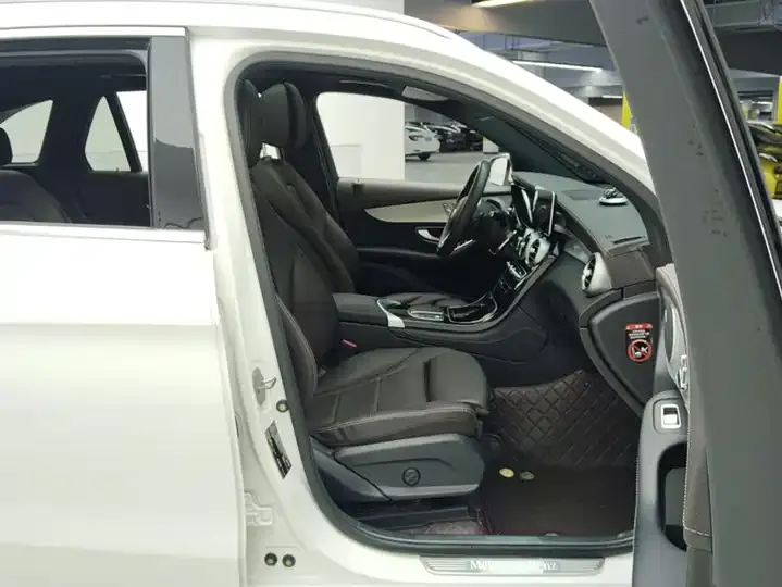 Mercedes Benz GLC 2021 GLC 260 L 4MATIC Dynamic 8