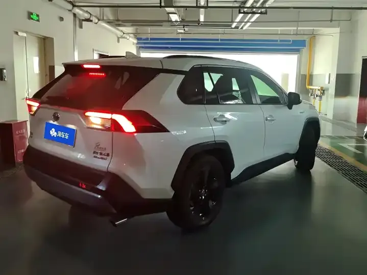 RAV4 RongFang 2020 Dual Engine 2.5L E-CVT Four-wheel Drive Flagship Edition 3