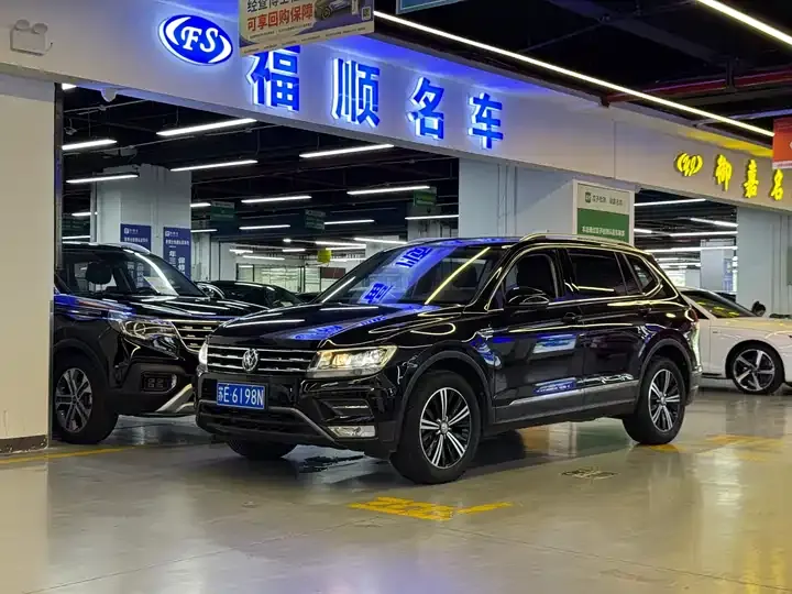 Tiguan L 2020 330TSI Automatic Two-Drive Panoramic Comfort Edition VI - View 1