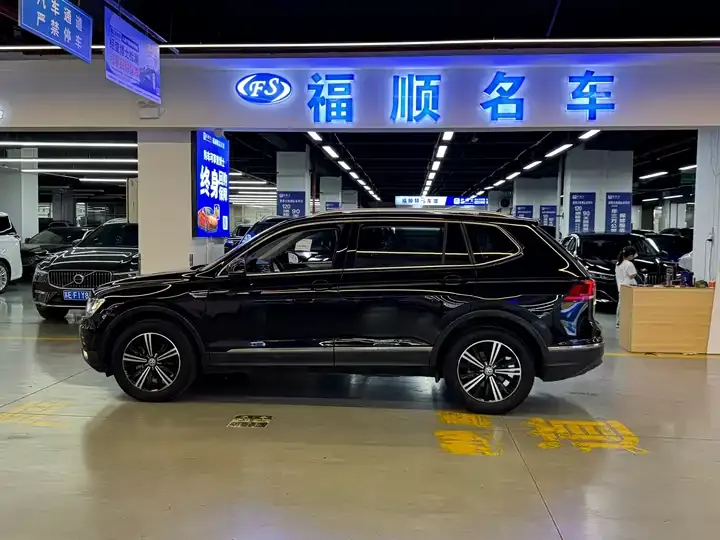 Tiguan L 2020 330TSI Automatic Two-Drive Panoramic Comfort Edition VI 8