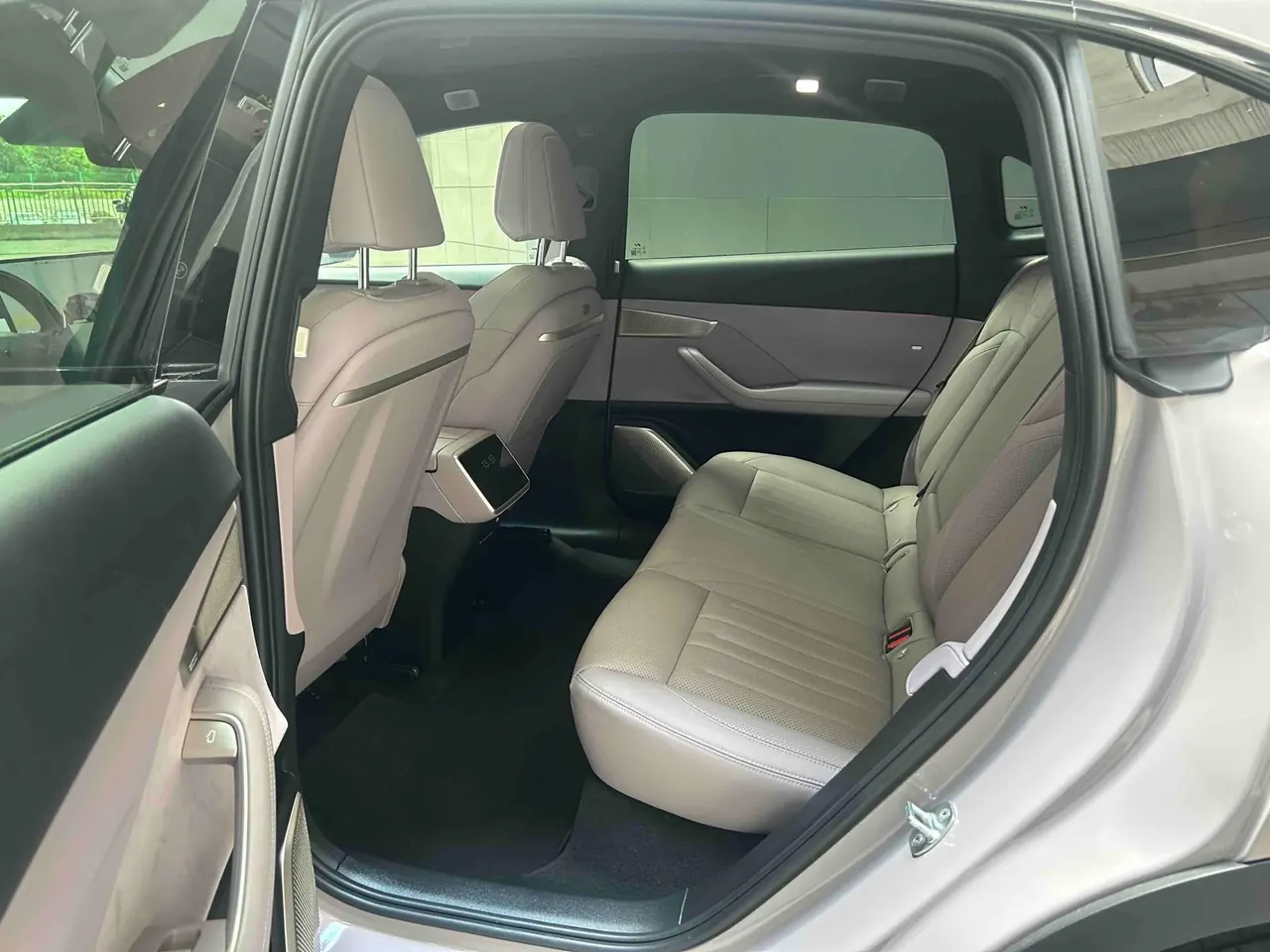 ONVO 2025 L60 60kWh four-wheel drive version automatic gear 5