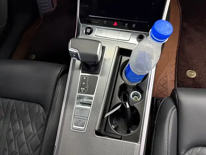 Audi A6L 2025 45 TFSI Selected Dynamic Type 10