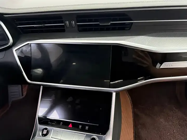 Audi A6L 2025 45 TFSI Selected Dynamic Type 9