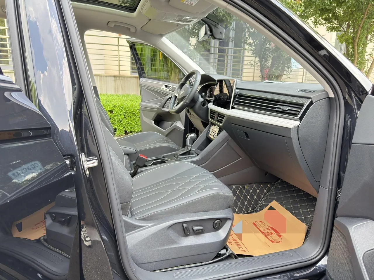 Volkswagen 2024 Tiguan L R-Line 2.0TSI 330TSI Two‑wheel‑drive R‑Line Dragon Glory Edition Automatic 11