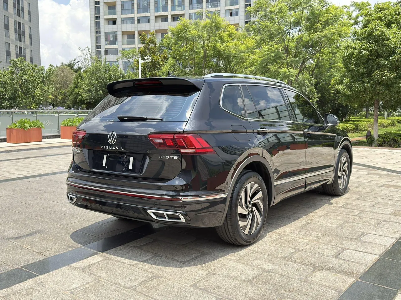 Volkswagen 2024 Tiguan L R-Line 2.0TSI 330TSI Two‑wheel‑drive R‑Line Dragon Glory Edition Automatic 6
