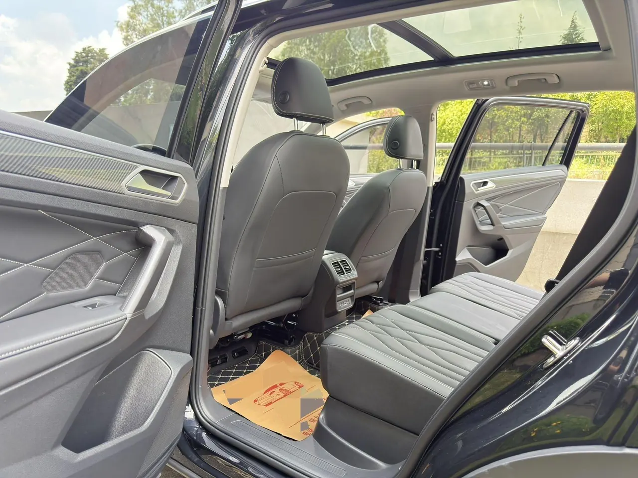 Volkswagen 2024 Tiguan L R-Line 2.0TSI 330TSI Two‑wheel‑drive R‑Line Dragon Glory Edition Automatic 8