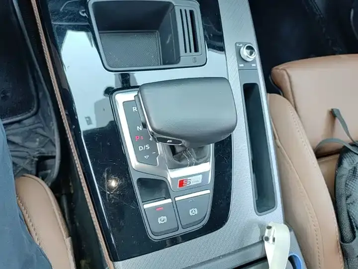 Audi Q5L 2022 model, facelifted, 40T Luxury Dynamic Edition 10