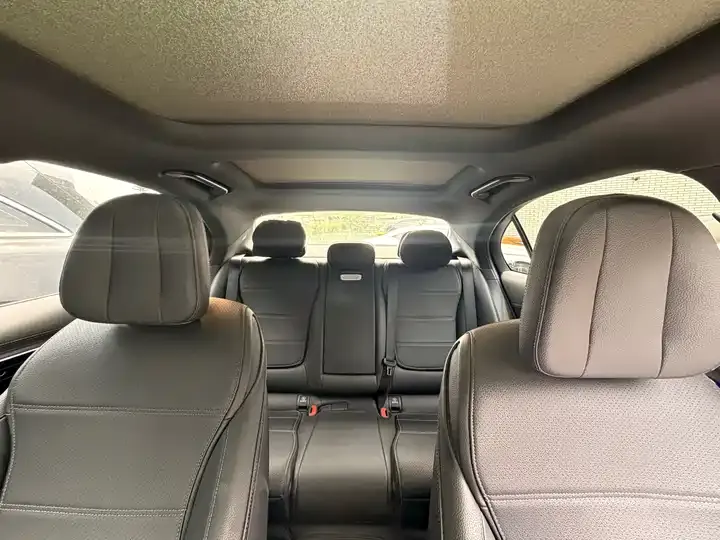 Mercedes Benz Class C 2023 C 260 L 5