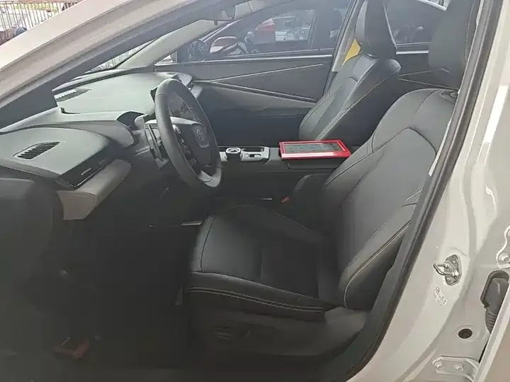 Toyota bZ5 2025 550 PRO 11
