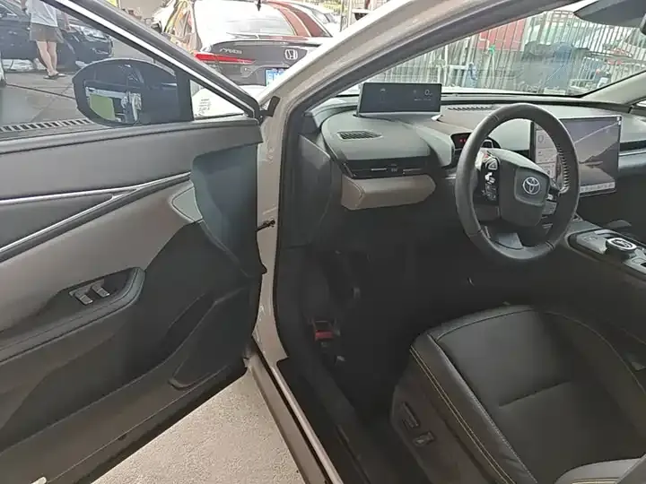Toyota bZ5 2025 550 PRO 12